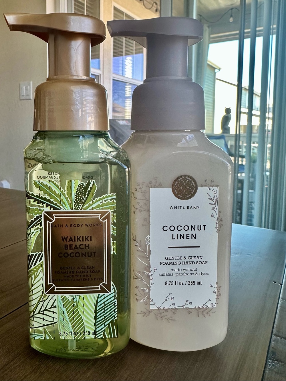 Bath & Body Works Waikiki Beach Coconut and Coconut Linen Foaming Hand Soap